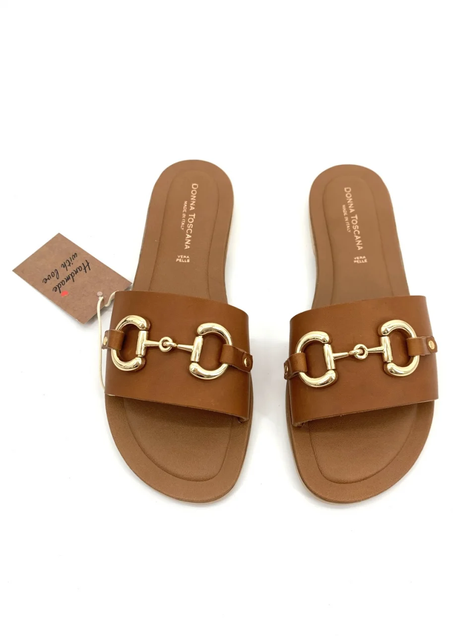 Leather's woman slippers with buckle